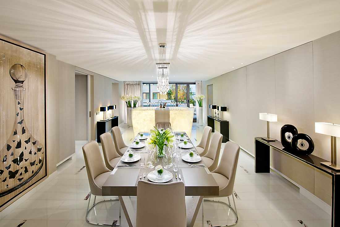 Mandarin Penthouse Suite dining room